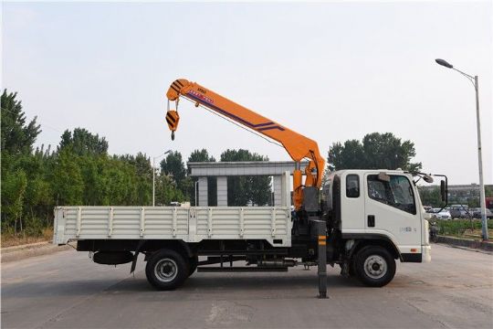 點擊查看詳細信息<br>標題：5噸凱馬隨車吊3節臂 閱讀次數：2758